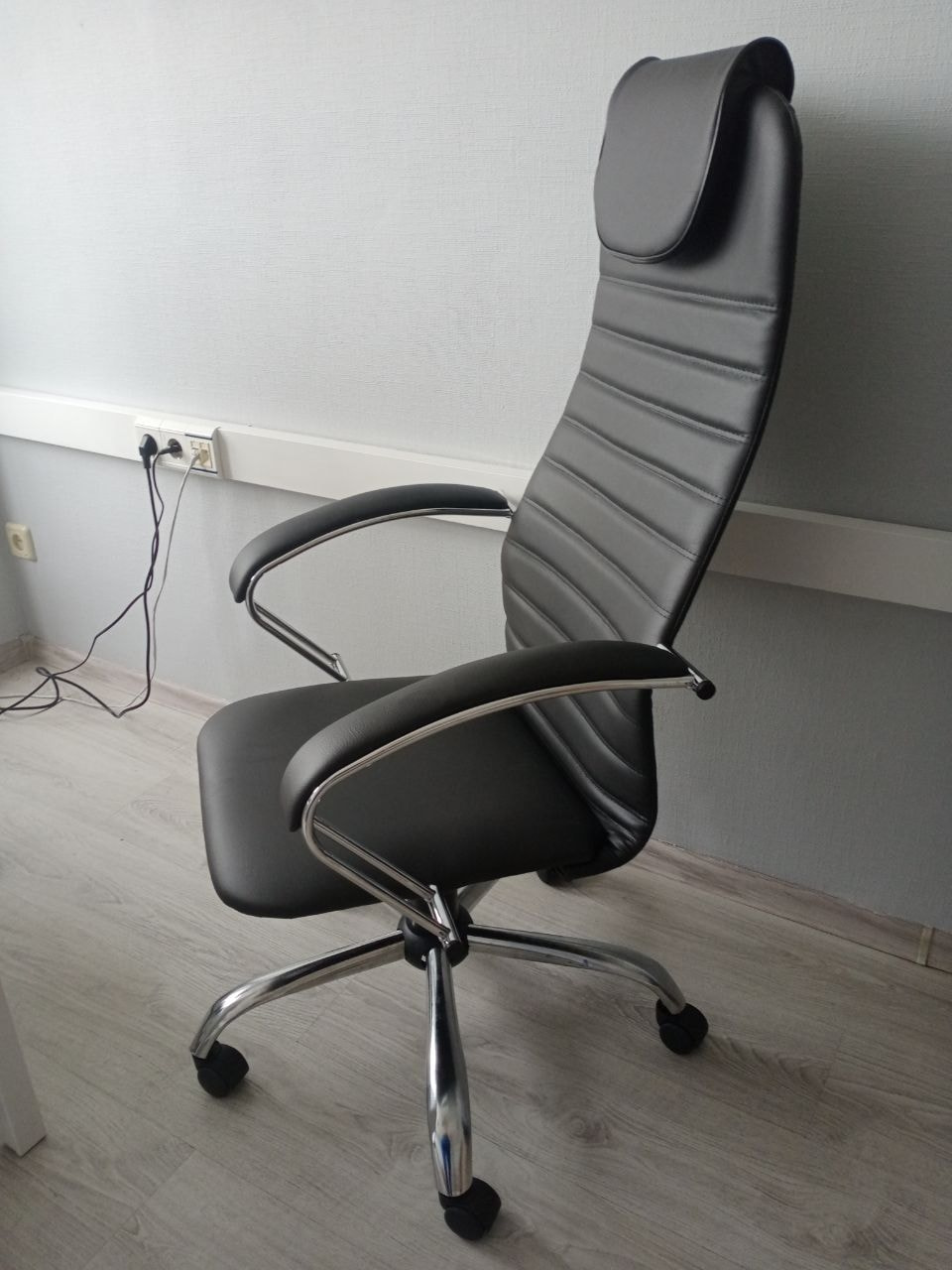 Как починить офисное кресло, если оно опускается?